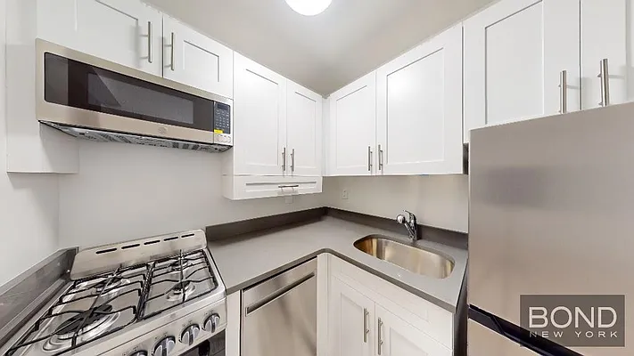 Rented by Bond New York | media 7