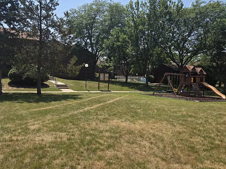 9020 N Park Plaza Ct — Photo 2