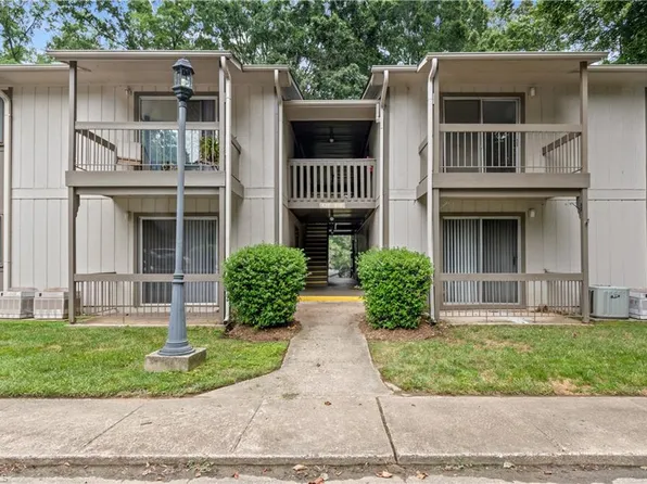 2230 Sunderland Rd APT 42E, Winston Salem, NC 27103