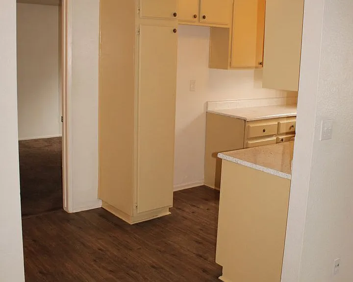 12100 Birch Ave — Photo 17