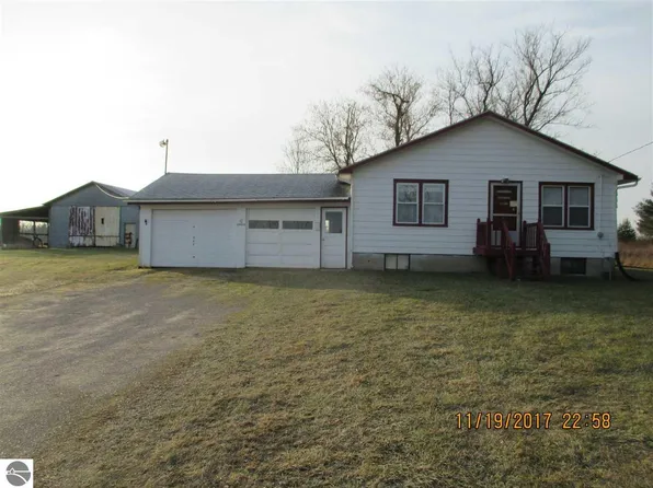 1042 E Ausable Rd, East Tawas, MI 48730