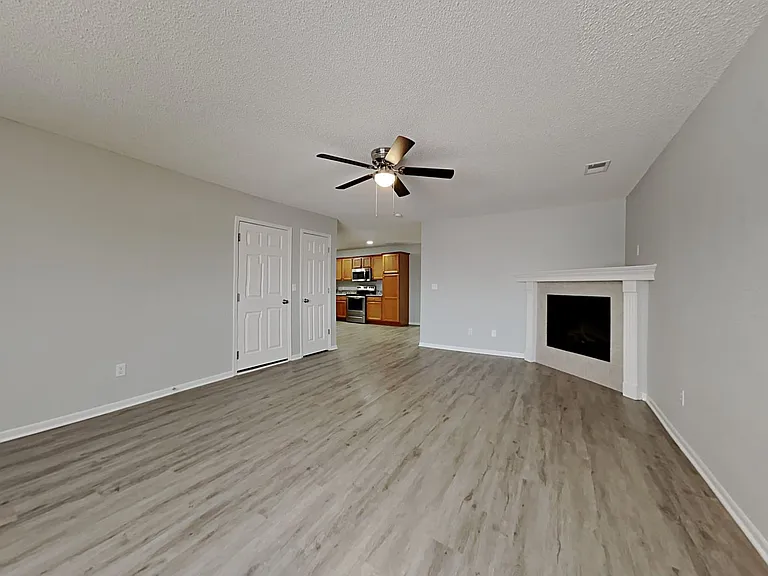 403 NW Woodbury Dr — Photo 5
