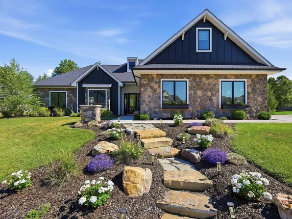 8405 Legends Pkwy, Fort Wayne, IN 46835