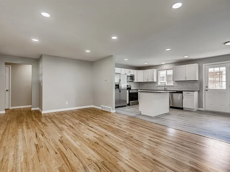 1732 Florence St — Photo 1