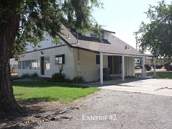 parking area & side of ho