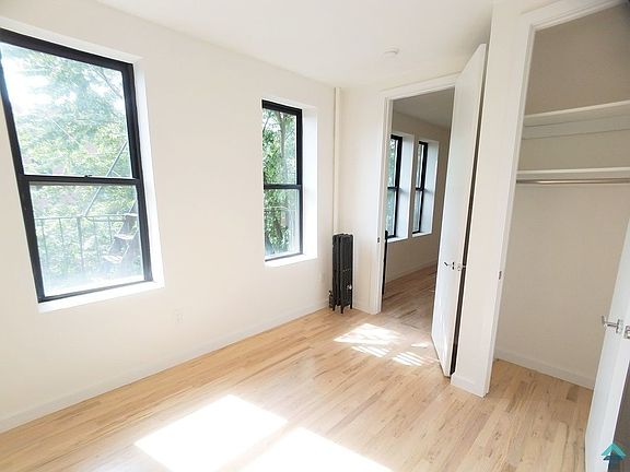 4th image of 246 Bainbridge St APT 6