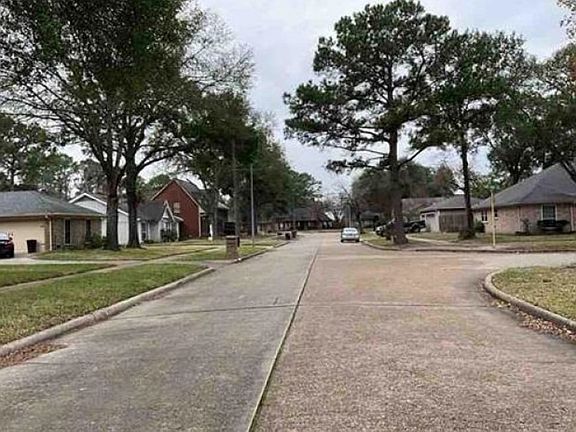 Exterior Neighborhood (street photo)
