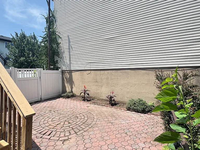 147 Grant Ave #2 — Photo 7