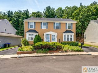 30 Buttonwood Dr, East Brunswick, NJ 08816