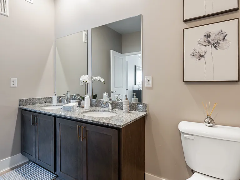 Alexander Pointe Apartments — Photo 14