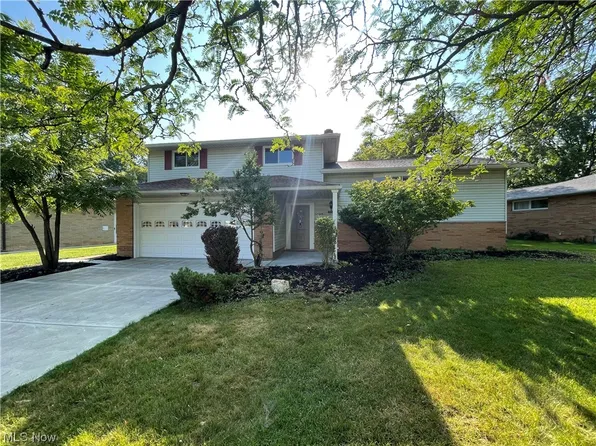 5609 Pinnacle Park Dr, Seven Hills, OH 44131