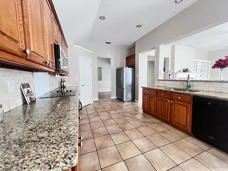 5917 Colby Dr — Photo 11