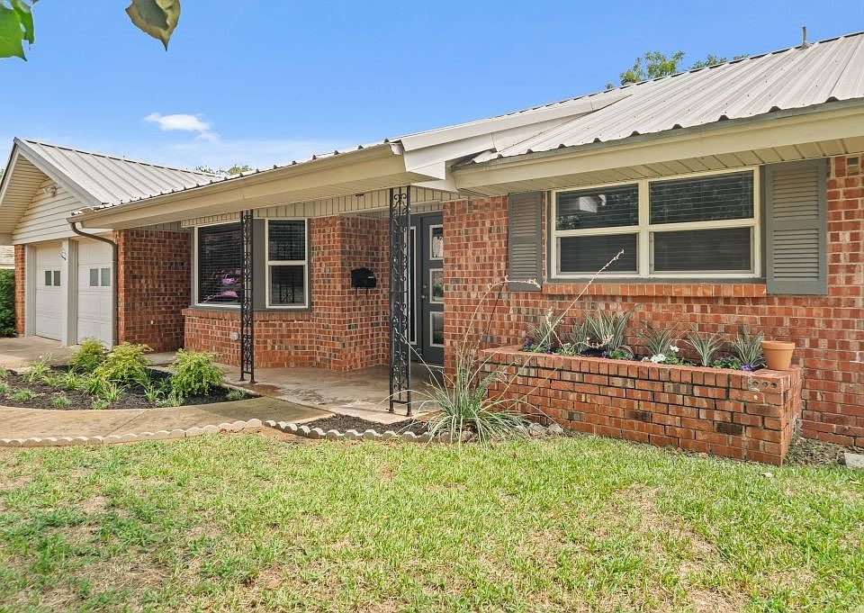 1st image of 813 Lake Charles Ave