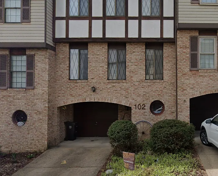 102 Sonnybrook Ct — Photo 1