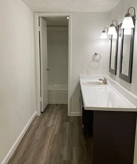 The Oaks Apartments — Photo 45