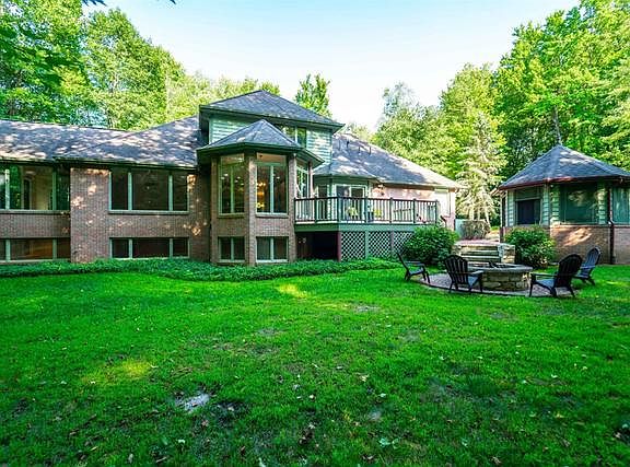 4th image of 223 Crabapple Ln