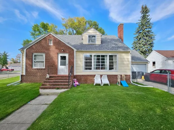 203 4th St SE, Rugby, ND 58368