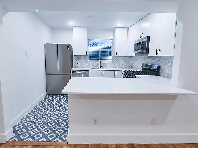 3300 Tom Green St #6 — Photo 4