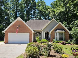 121 Roxbury Ct, Advance, NC 27006