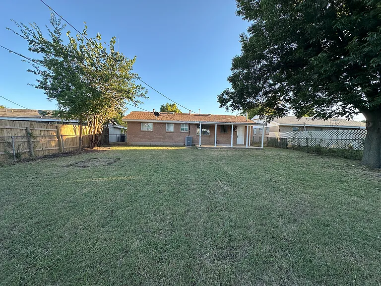 817 NW 9th St — Photo 34