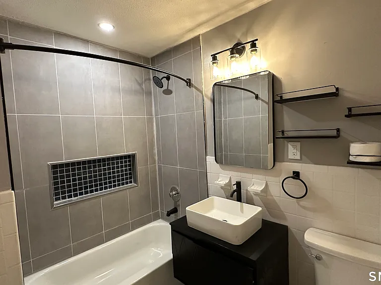 581 Crown St #99 — Photo 4