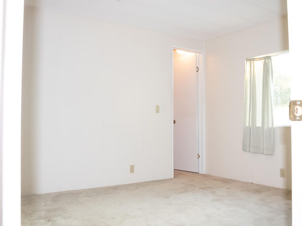 2nd bed and walk-in closet