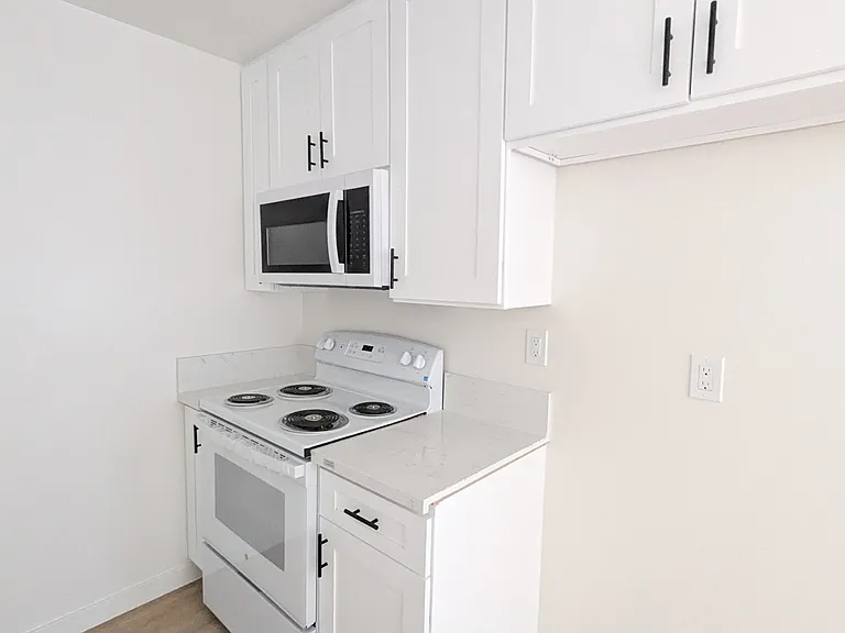 6220 Lemona Ave — Photo 15