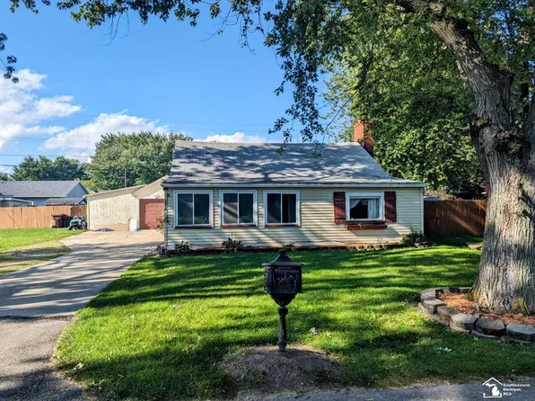 3314 Fernwood Dr, Monroe, MI 48162