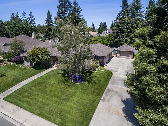 2nd image of 10319 Saint Andrews Dr