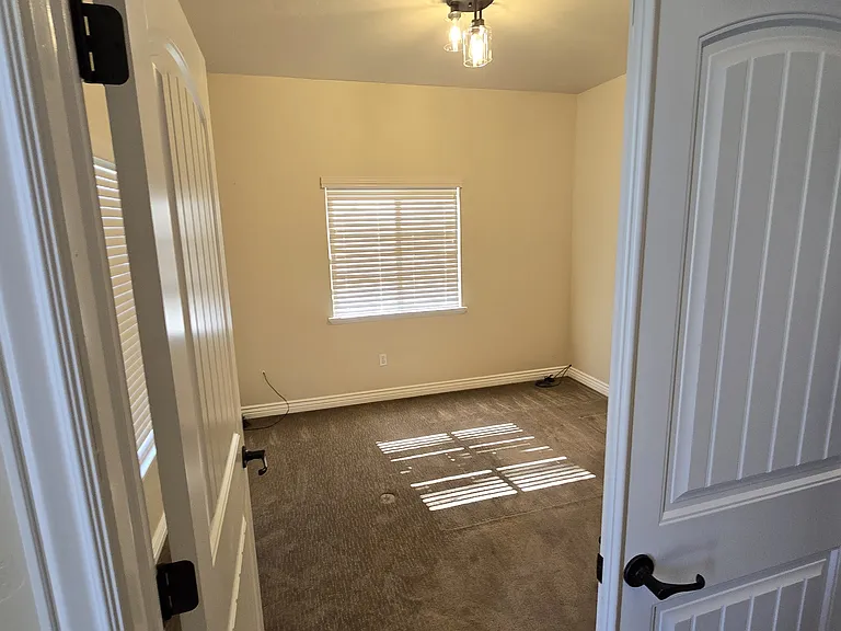 358 E Wayne Ct — Photo 15