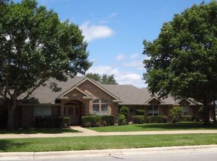 404 Hunters Creek Dr, New Braunfels, TX 78132
