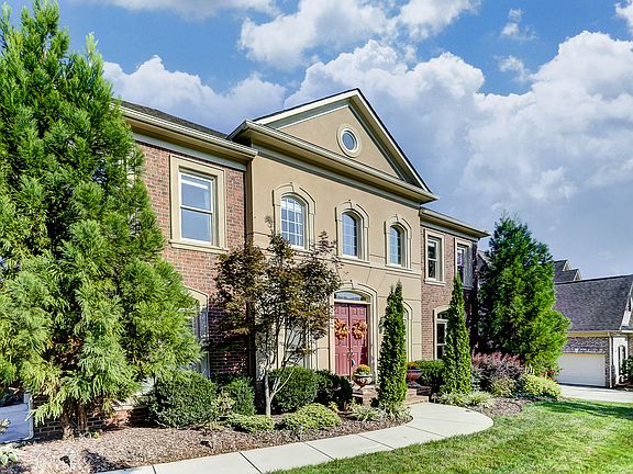 Brick w/ hard stucco accent