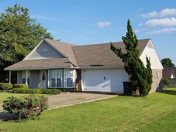 3rd image of 118 Pecan Dr