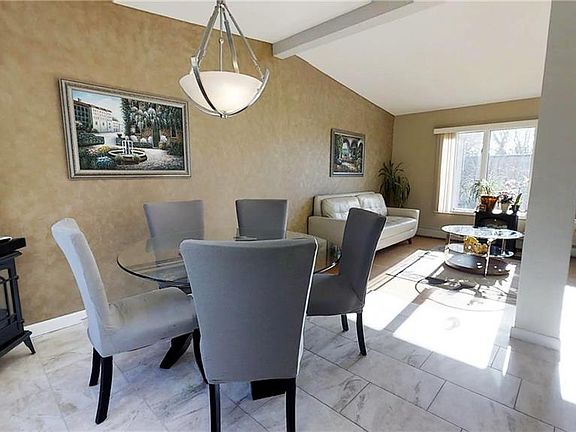 5th image of 22 Saddlebrook Dr