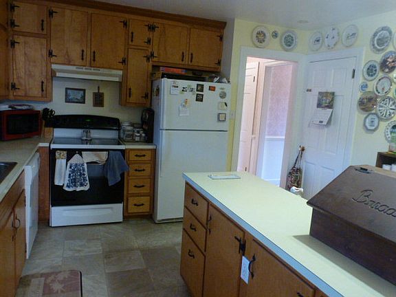 3rd image of 160 Greencroft Pl