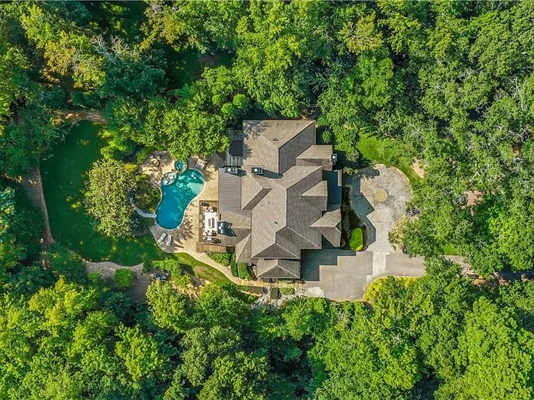 5265 Peachtree Dunwoody Rd — Photo 107