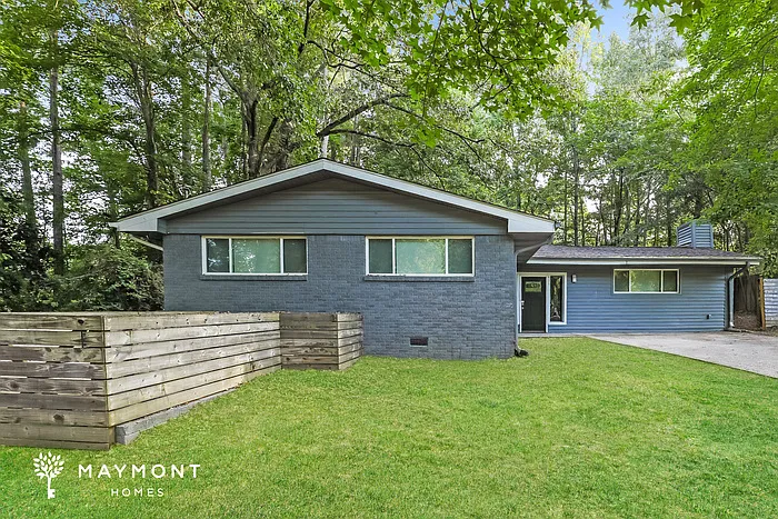 435 Brenda Ln — Photo 1