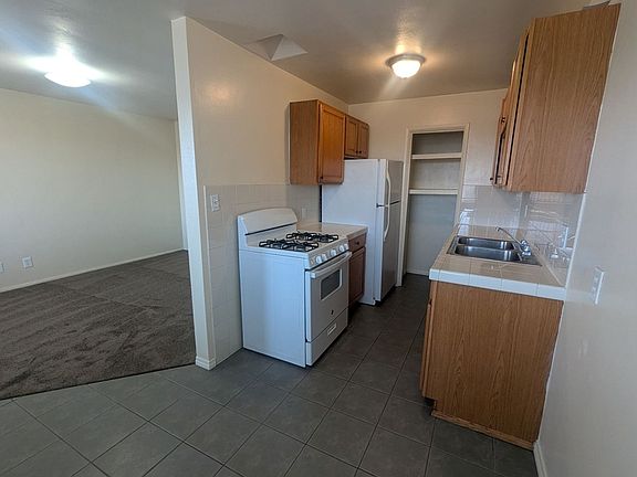 5th image of 4016-24 Winona Ave #4018