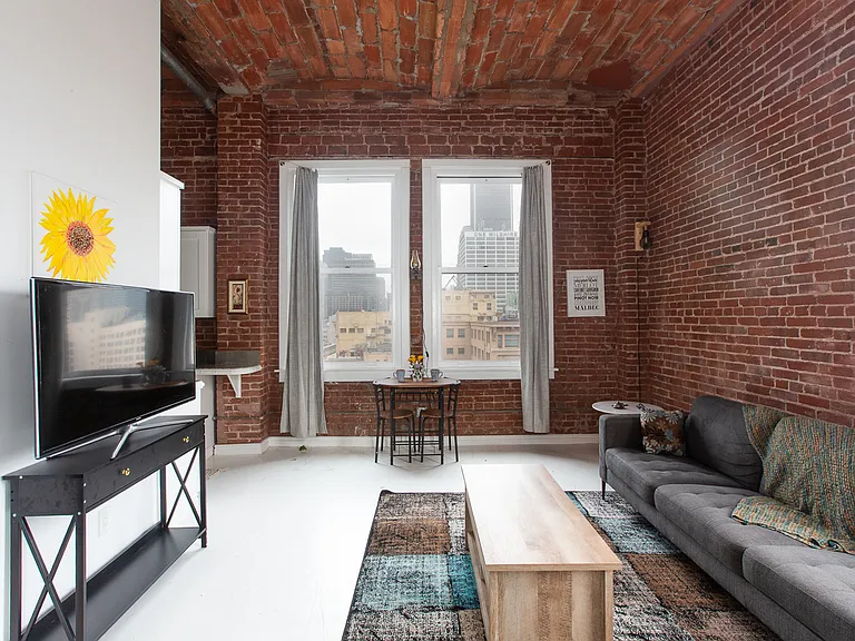 215 W 7th St #1301 — Photo 3