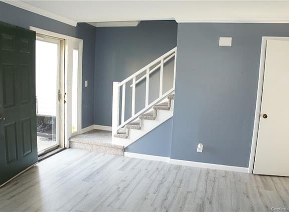 3rd image of 1125 Surry Ln