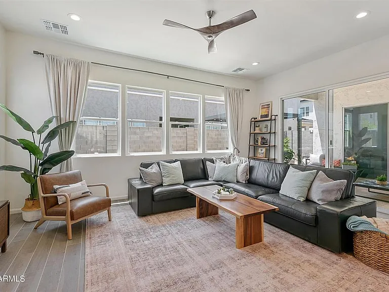 15704 W Polk St — Photo 5