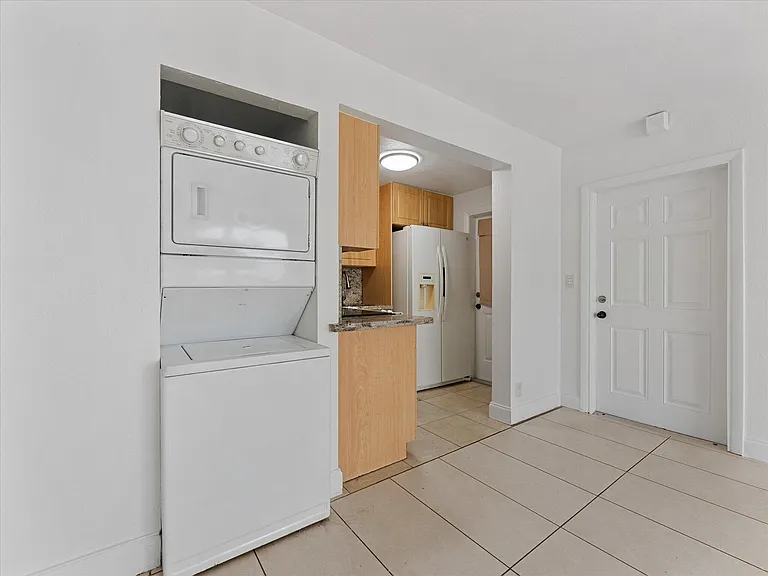 241 SE 9th Ave #104 — Photo 2