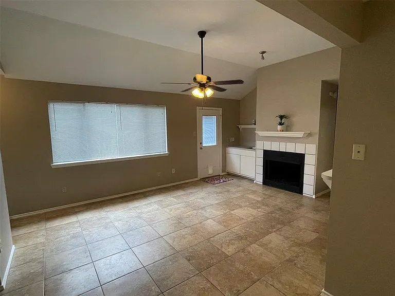 830 Mica Ln — Photo 7