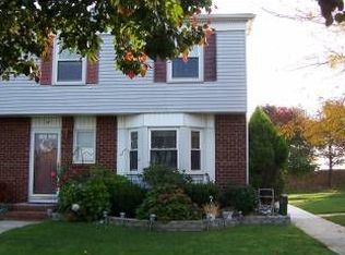14 Gardenia Ct, Sayreville, NJ 08872