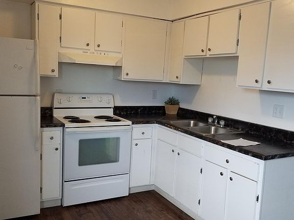 Kitchen with Fridge and Stove, Family room