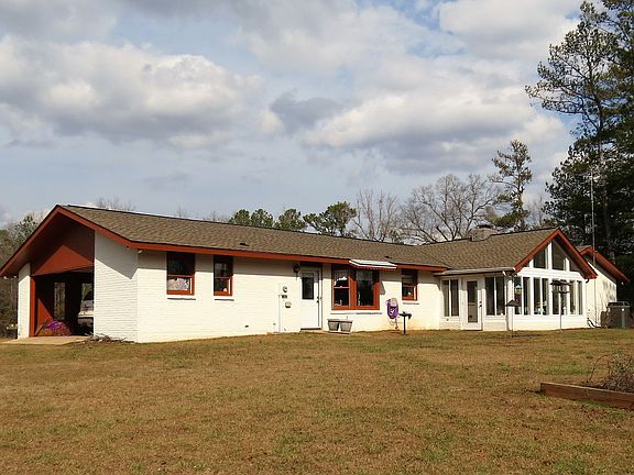 Back of home w/sunroom