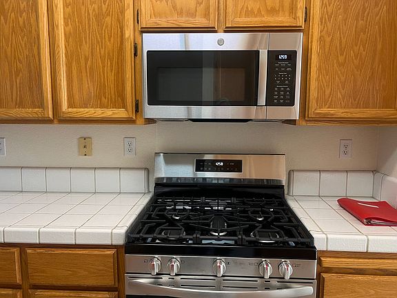 2nd image of 480 Stern Dr