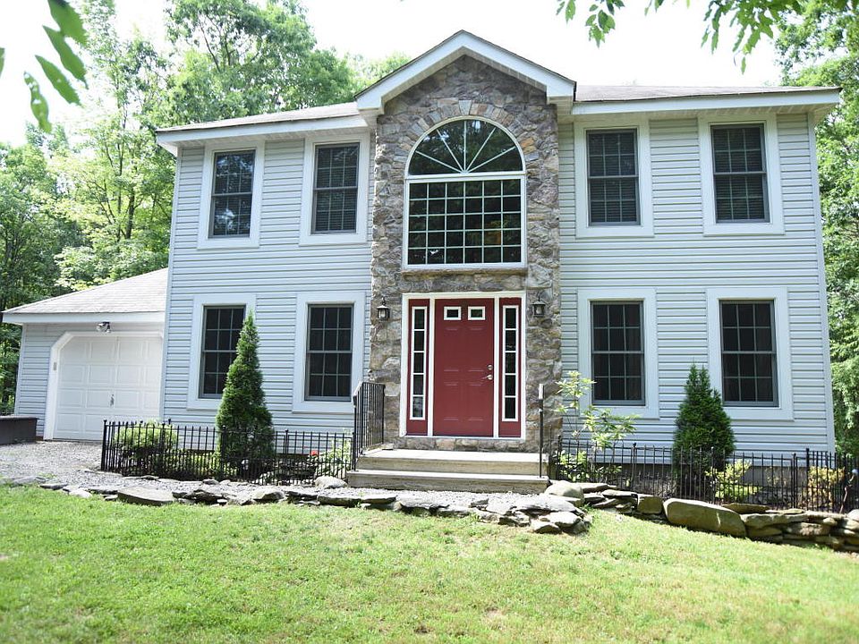1st image of 105 Winding Brook Dr