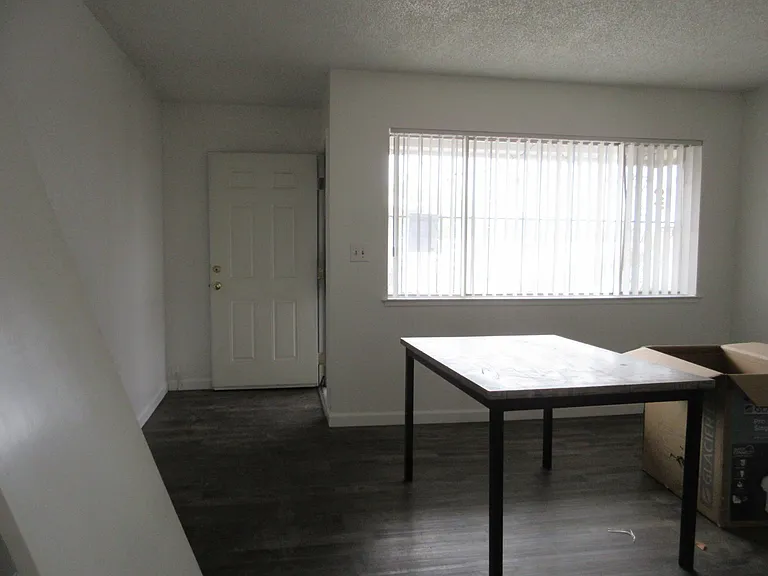 2132 W Princeton Ave #E — Photo 5