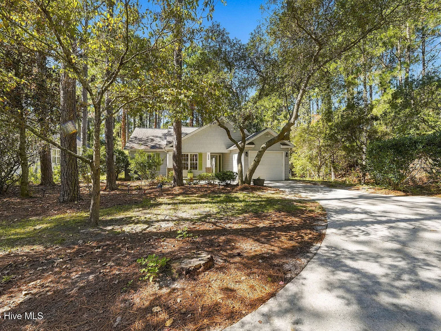 3 bed, 2.0 bath, 1412 sqft, $2,200 — Photo 3